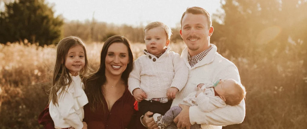 amy and kyle peregoy, owners of Elevated roofing, with their 3 kids